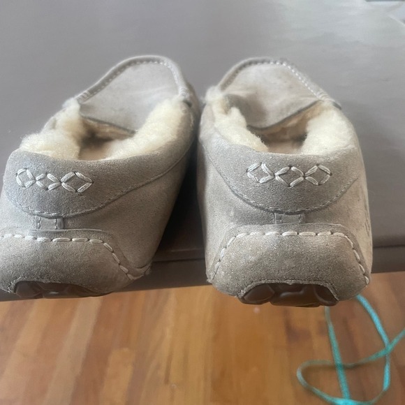 UGG Ansley Suede/Shearling Gray/Cream Moccasin Slippers - Picture 14 of 15